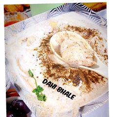 A picture of Dahi bhale.