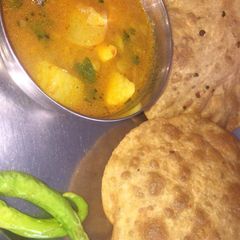 A picture of Aloo poori.