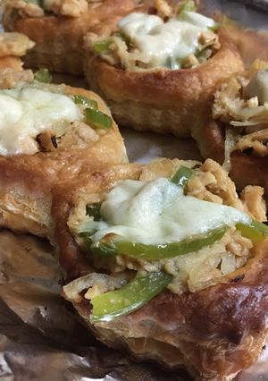 Una foto de Volovanes o Pasteles de hojaldre rellenos de bonito
