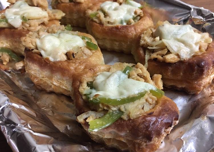 Volovanes o Pasteles de hojaldre rellenos de bonito