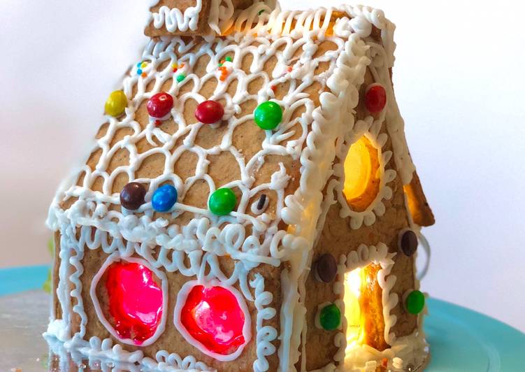 “Eggless Gingerbread House” with icing