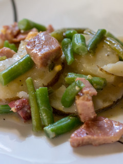 A picture of Scalloped Potatoes and Ham.