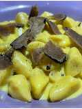 GNOCCHI impastati con ZAFFERANO e TARTUFO in crema zafferano e tartufo in scaglie