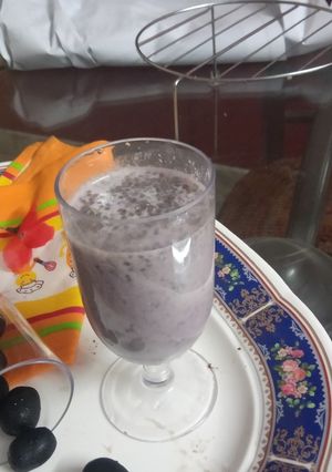 चिया सीड जामुनी स्मूदी (chia seeds jamuni smoothie recipe in Hindi) रेसिपी मुख्य फोटो