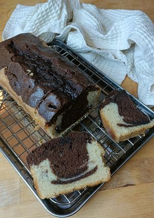 Une photo de 🍫Cake marbré chocolat vanille (texture moelleuse)