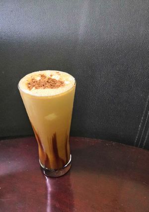 कोल्ड कॉफी (cold coffee recipe in Hindi) रेसिपी मुख्य फोटो