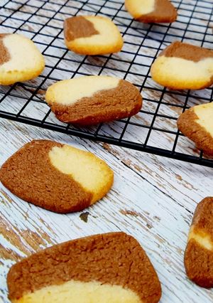 A picture of Eggless Choco Marble Cookies.