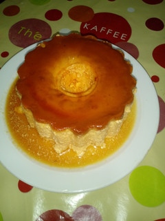 Una foto de Flan de queso con sabor a naranja en olla GMG