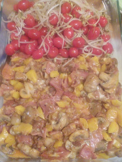 Una foto de Champiñones y Tocino Gratinados/Cherry y Germen de Soya Salteado