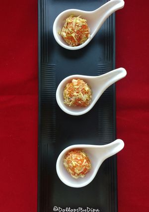 A picture of Papaya laddu.