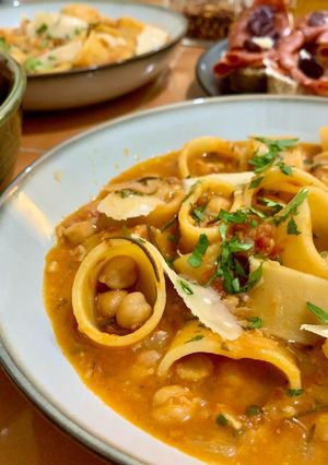 A picture of Pasta e Ceci.