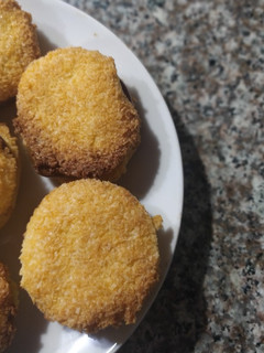 Una foto de Alfajores de coco rellenos de dulce de leche