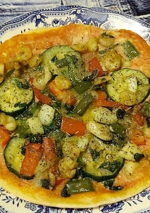 Foto principal de Pizza de marisco con verduras y huevo rápida