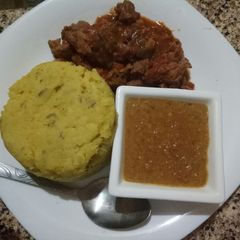 A picture of Matoke with Ground nut sause.