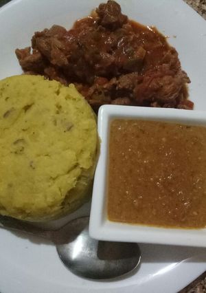 A picture of Matoke with Ground nut sause.