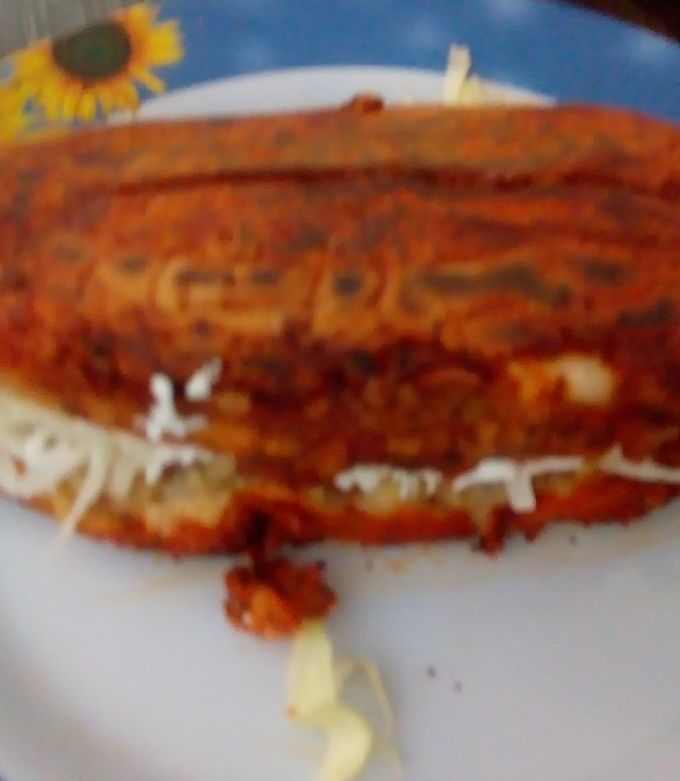 Una foto de Pambazos de papa con longaniza