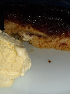 Una foto de Torta invertida de manzanas en micro