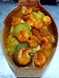 แกงส้มกุ้งผักรวมมะขามสด
