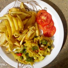 A picture of Chips with cabbage sauce.