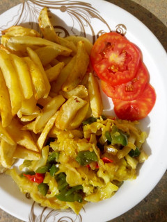 A picture of Chips with cabbage sauce.