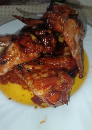 Una foto de Alitas de Pollo a la Miel y Soja