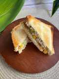 Sándwich de atún con pepinillos