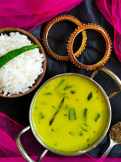 வெண்டக்கை மோர் குழம்பு (vendaikkai mor kulambu recipe in Tamil) செய்முறை முக்கிய புகைப்படம்