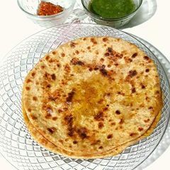 A picture of Gobhi ke parathe.