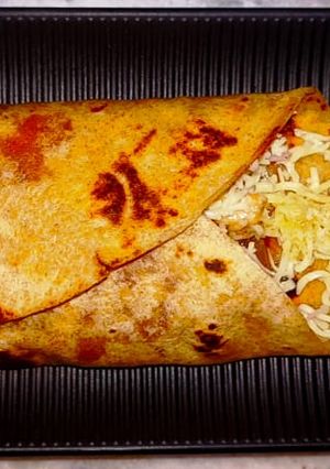પનીર ચીલી રોલ (Paneer Chili Roll Recipe In Gujarati) રેસીપી મુખ્ય ફોટો