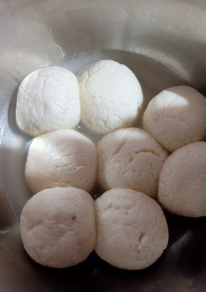 ஷாப்ட் அண்ட் ஜூஸி ரசகுல்லா செய்முறை முக்கிய புகைப்படம்