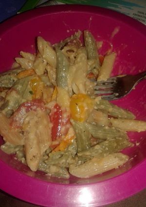 A picture of Roasted Pepper pasta salad.