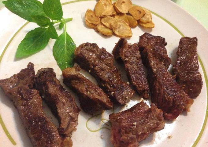蒜片原煎牛排食譜與作法by 娟兒 Cookpad