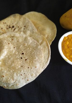 બે પડી રોટલી અને રસ રેસીપી મુખ્ય ફોટો