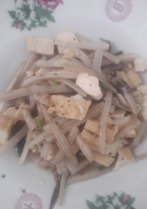Hình của món Ngó sen xào tàu hủ.