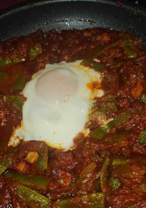Una foto de Judías verdes con tomate y huevo