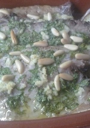 Foto principal de Jurel a la espalda con ajo aceite y piñones