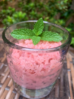 Una foto de Helado proteico de fresa