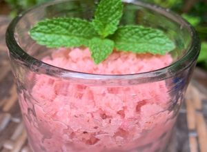Una foto de Helado proteico de fresa