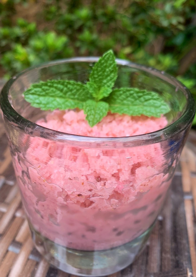Una foto de Helado proteico de fresa