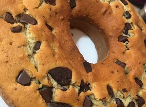 Una foto de Torta con trozos de chocolate