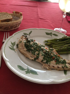 Una foto de Anchoa a las brasas perfumada con perejil, jengibre y ají