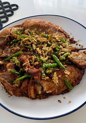 A picture of Fried Sea Bass with Chili and Salt.