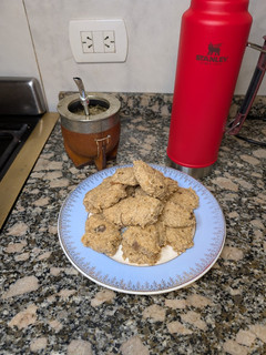 Una foto de Galletitas de banana y coco sin tacc
