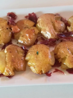 Una foto de Patatinas al horno con jamón serrano