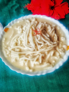 A picture of Rice noodles in coconut milk.
