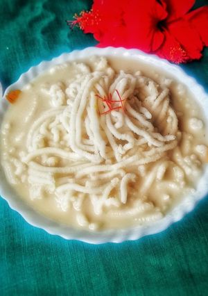 A picture of Rice noodles in coconut milk.