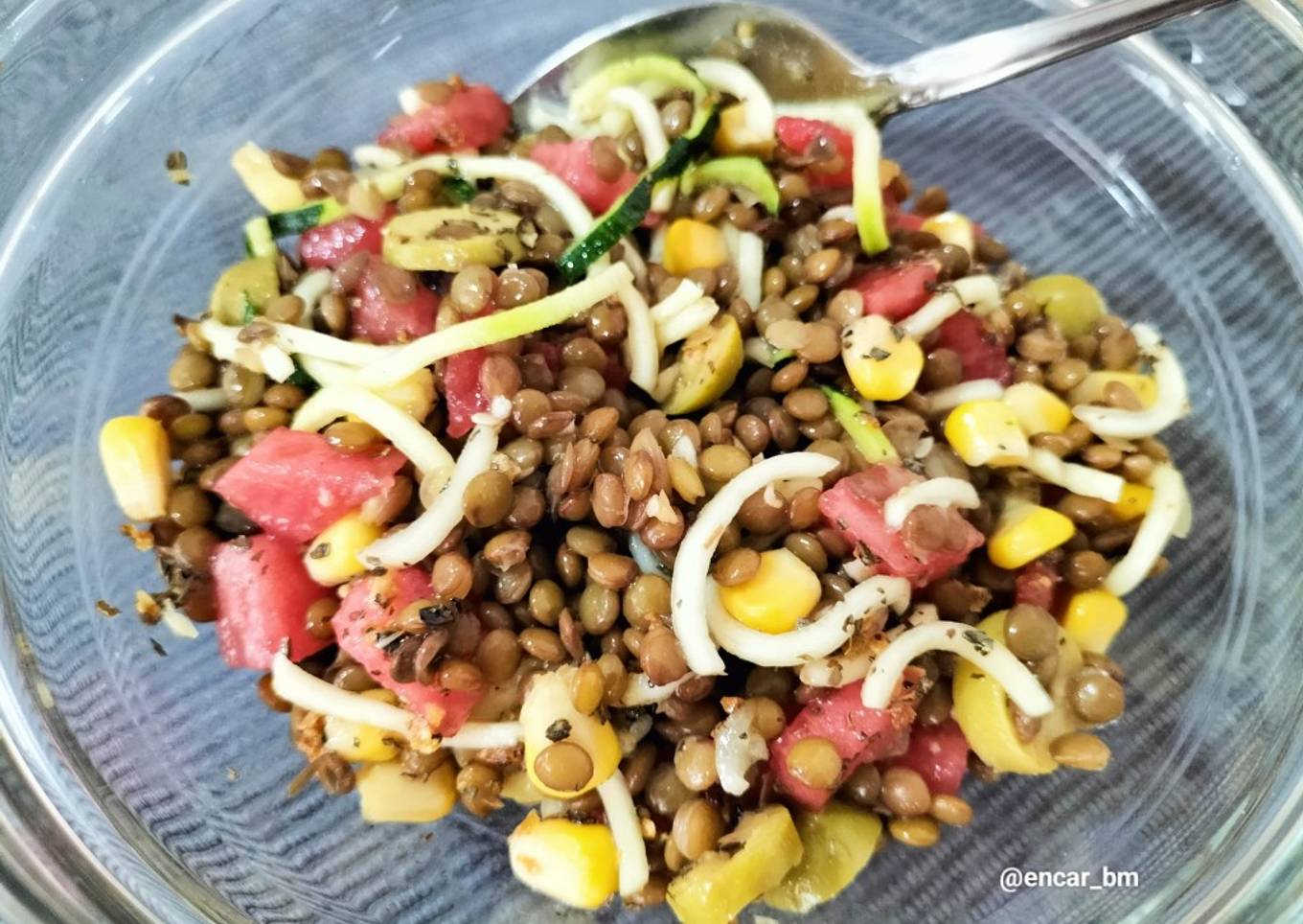 Ensalada de lentejas con sandía y calabacín