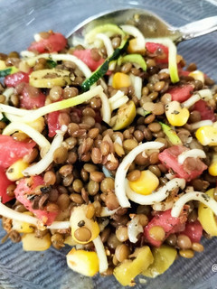 Una foto de Ensalada de lentejas con sandía y calabacín