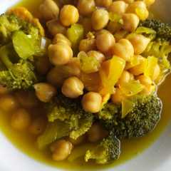 Foto principal de Garbanzos con solomillo de pavo y brócoli