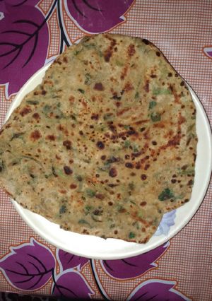 A picture of Methi ka paratha.